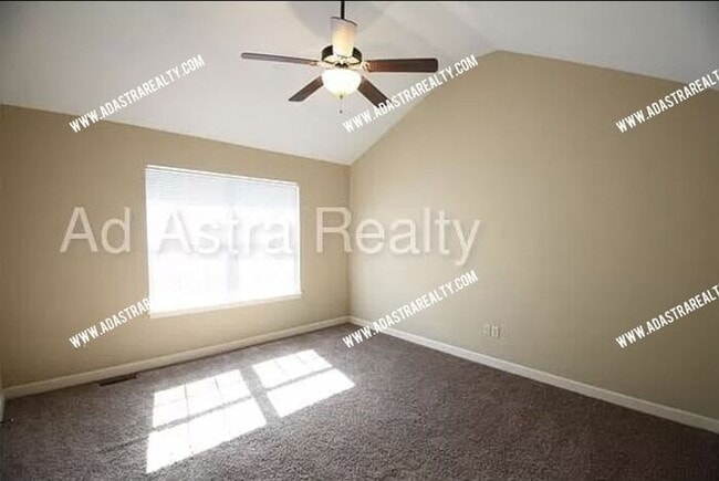 Building Photo - Beautiful Townhome in Platte City-Availabl...