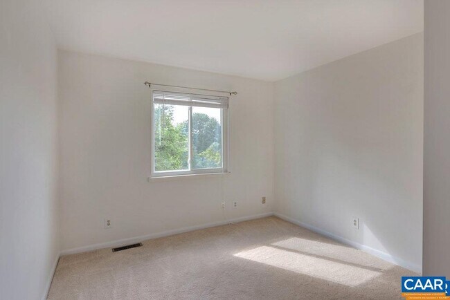 Building Photo - 328 Harvest Dr