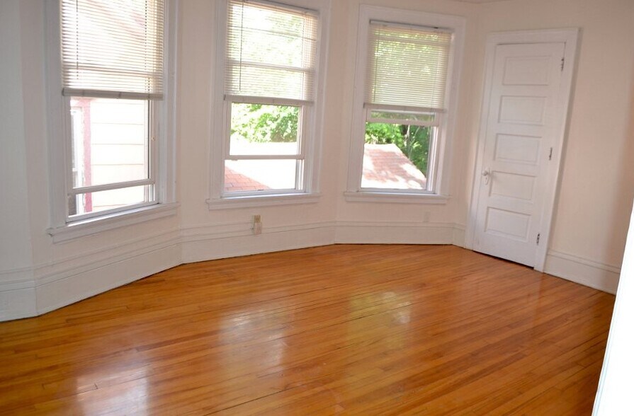 Building Photo - 1037 Jenifer St