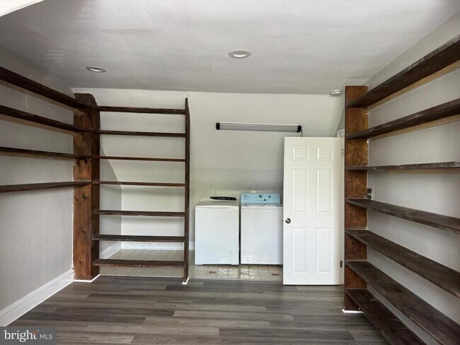 Building Photo - 7848 Montgomery Ave