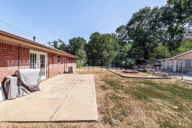 Building Photo - Spacious Home for Rent!