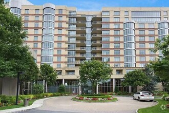 Building Photo - 8100 River Rd