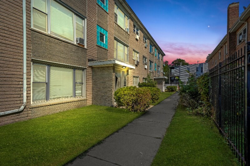 Building Photo - 8917 S Cottage Grove Ave