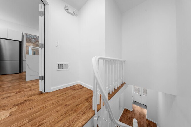 Building Photo - 1111 53rd St