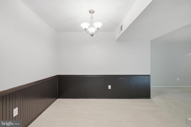 Building Photo - 7761 Inversham Dr