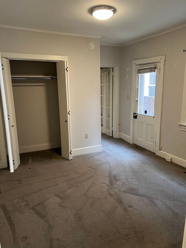 Building Photo - 506 W Chestnut St