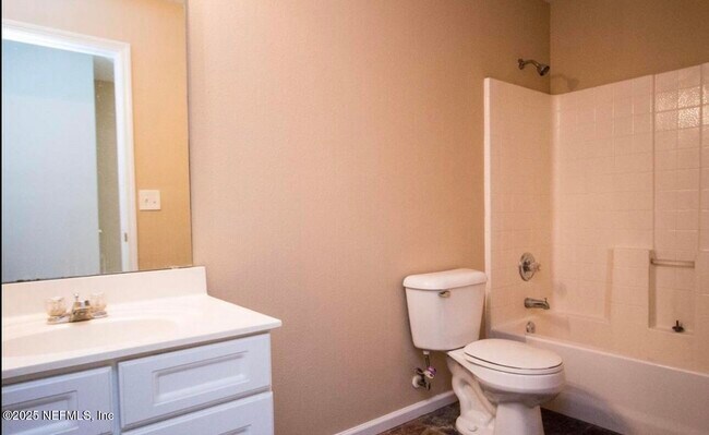 Building Photo - 4545 Golf Ridge Dr