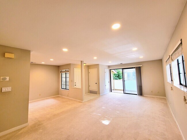 Building Photo - 3076 Fostoria Cir