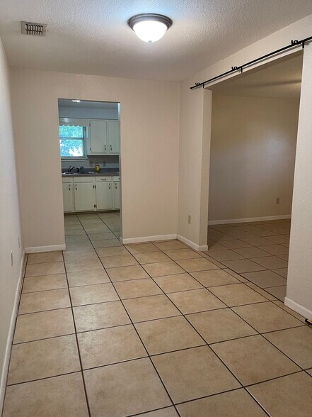 Building Photo - 411 Rowlett Ave