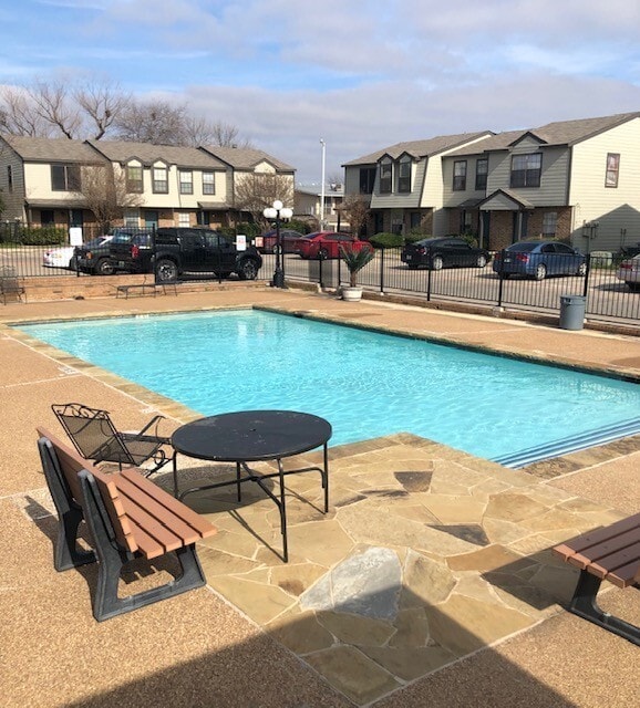 Building Photo - 3 bedroom condo by UNT
