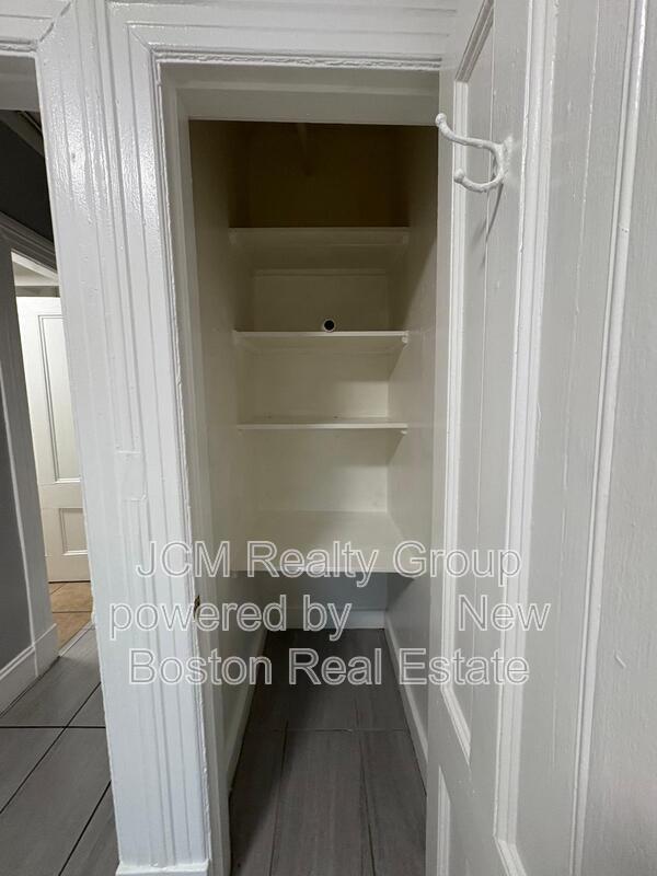 Building Photo - 64 Hollis St