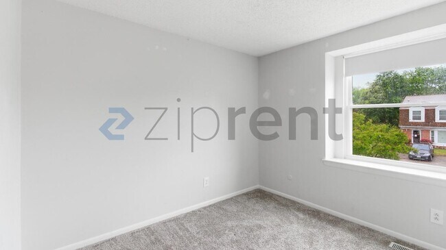 Building Photo - Unit