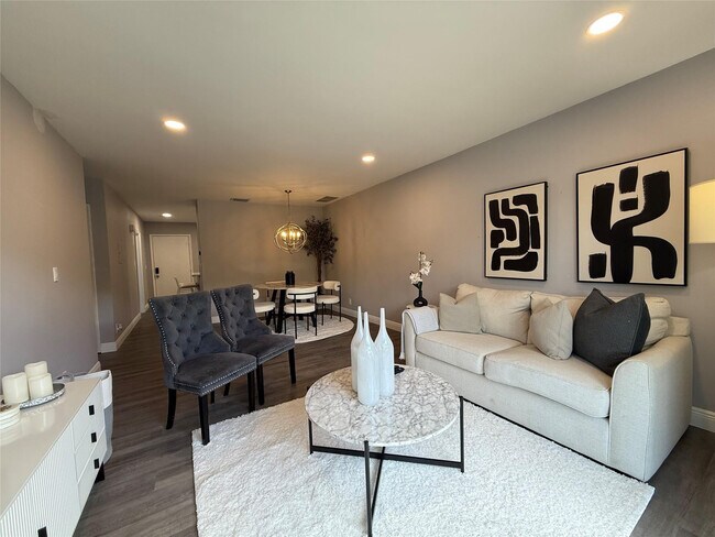 Building Photo - 20862 Vinesta Cir