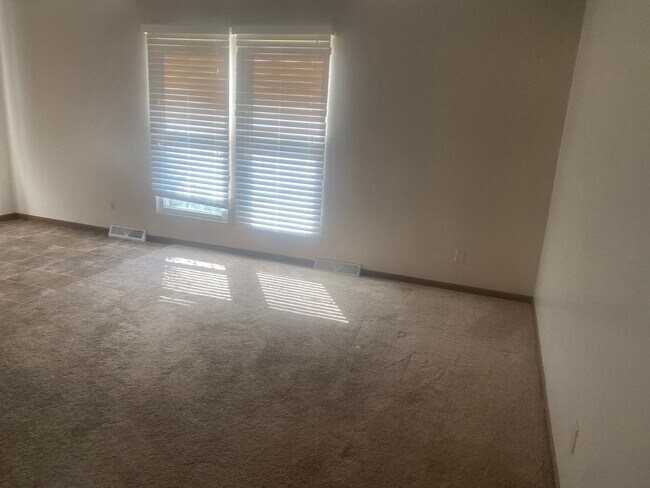 Building Photo - 612 E Madison St