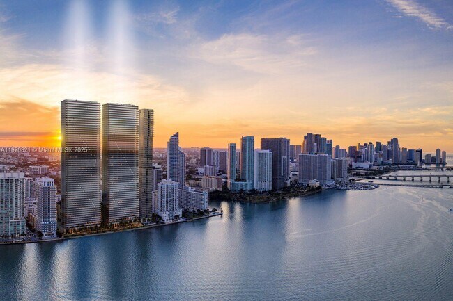 Building Photo - 700 NE 24th St