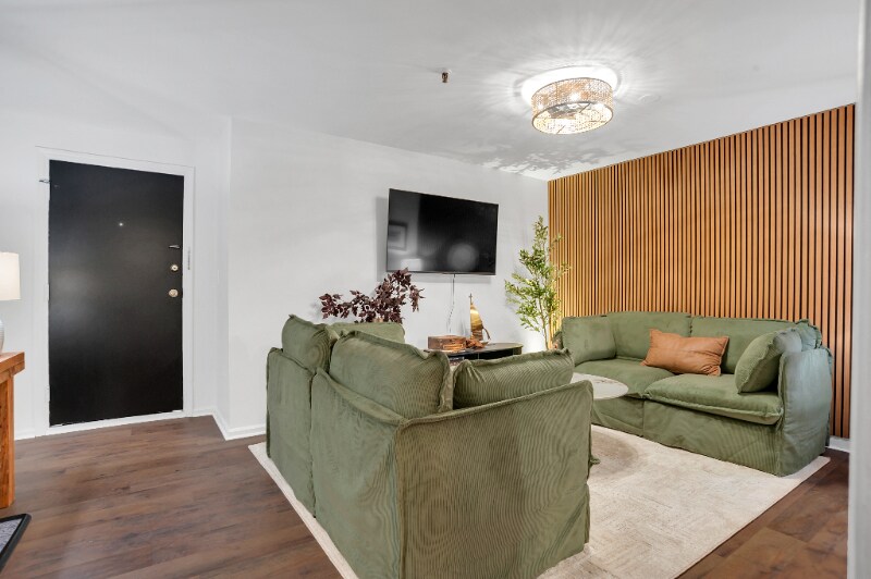 Building Photo - 121 W Hall St