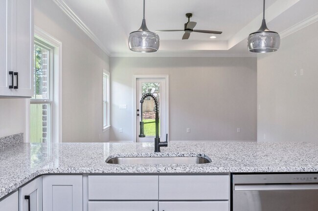 Building Photo - 4 Bedroom In Niceville!