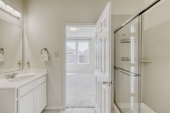 Building Photo - 183 Eves Necklace Dr.