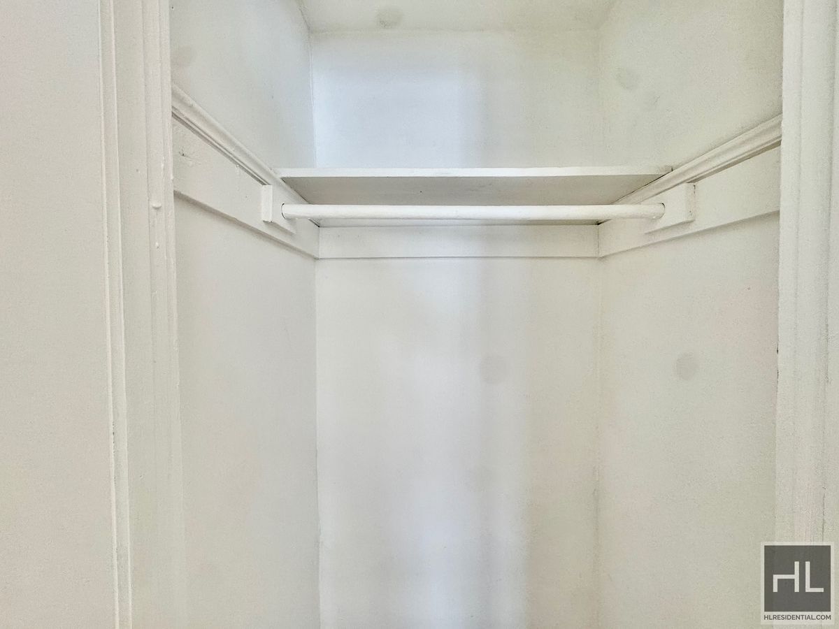 Building Photo - 79 STREET Stunning 2 bedroom close to all