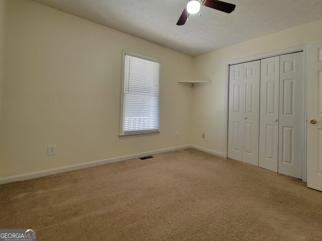 Building Photo - 841 Lodgeview Dr