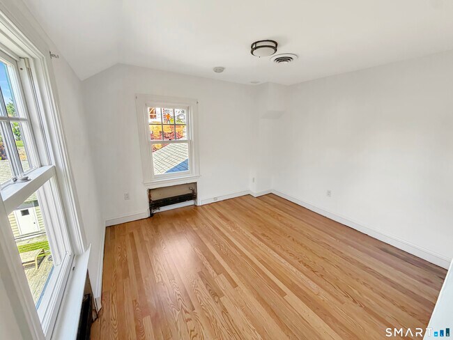 Building Photo - 17 Seaview Ave