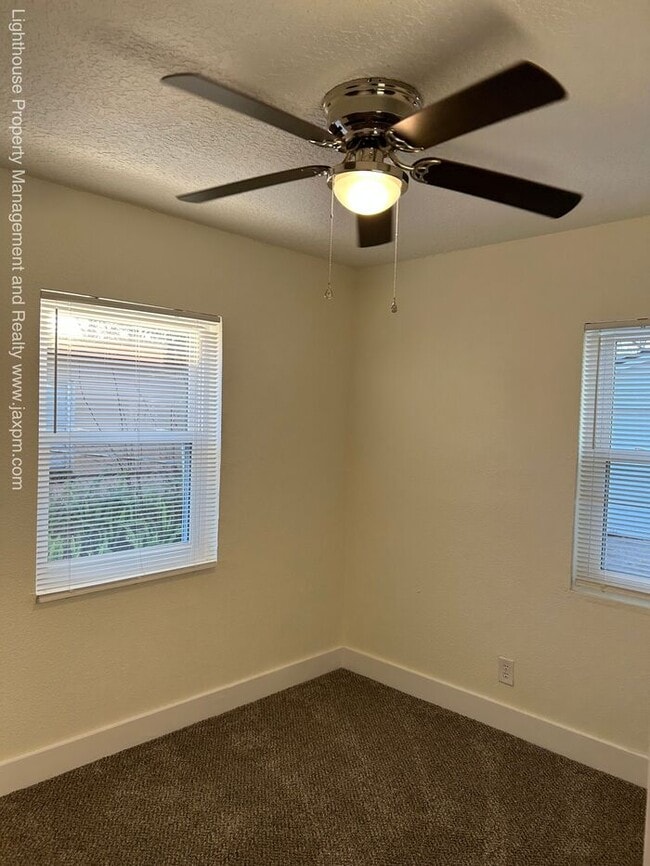 Building Photo - Beautiful 5 Bedroom Home With Modern Updates Throughout