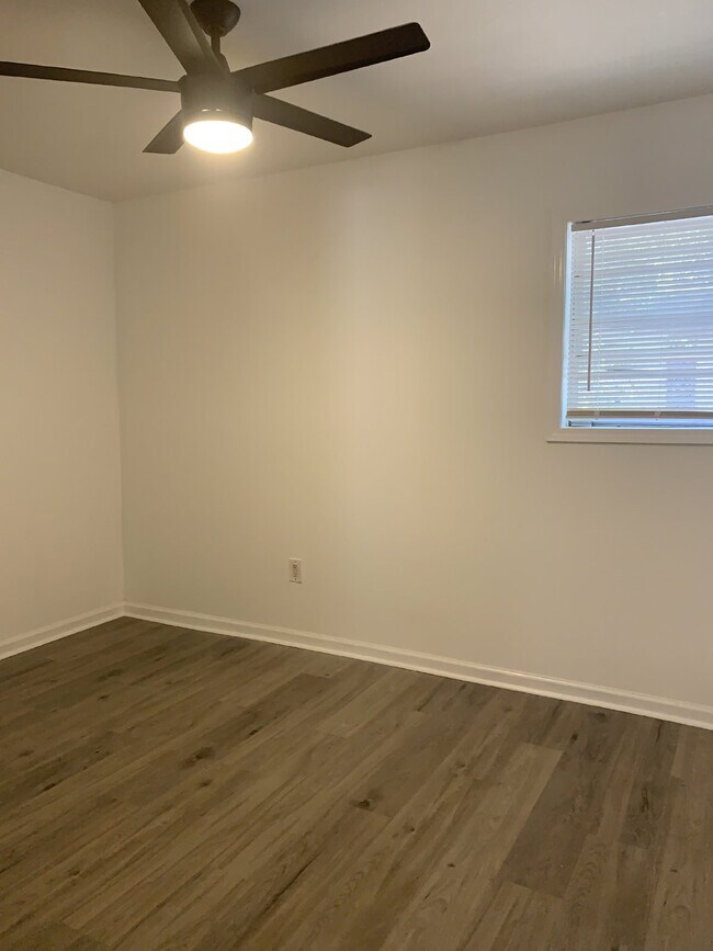Building Photo - "Charming 2-Bed Oasis in the Heart of Jonesboro – Spacious 720 sq. ft. Living at Vine Street Apar...