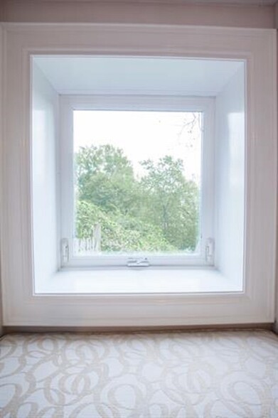 Stairway Window Seat - 314 Garrard St