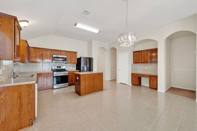 Building Photo - 9830 Lynette Falls Dr