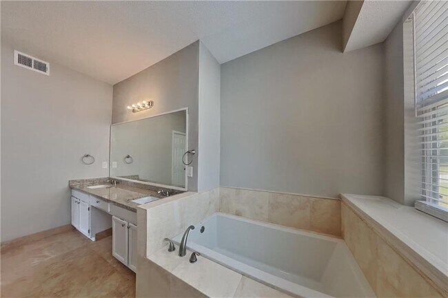 Building Photo - 11085 Taylors Spring Pl