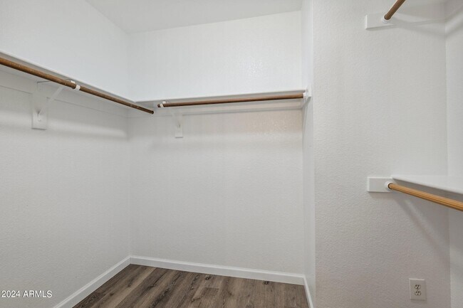 Building Photo - 5644 S 41st Pl