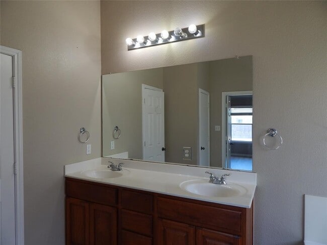 Building Photo - 601 Abbeyglen Castle Dr