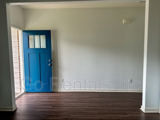 Building Photo - 236 Park View Cir