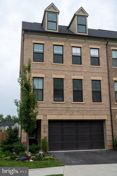 Building Photo - Stylish Townhome Living in Desirable Ashburn Community