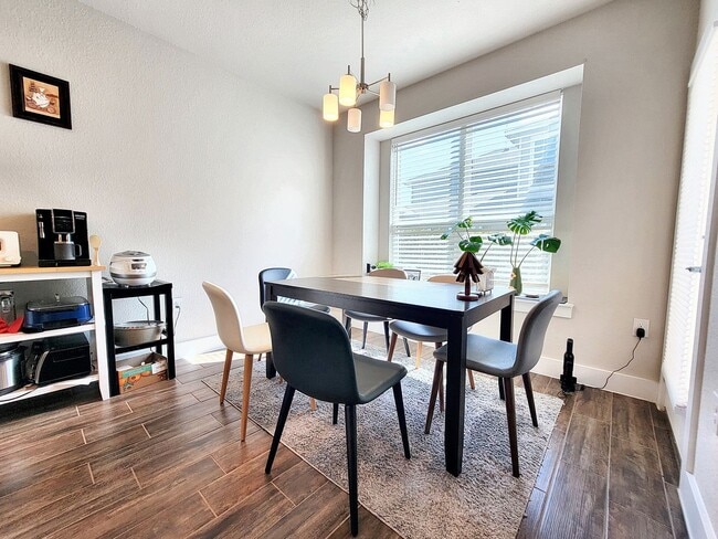 Building Photo - Modern 3/BR 2.5/Bath Home with Covered Dec...