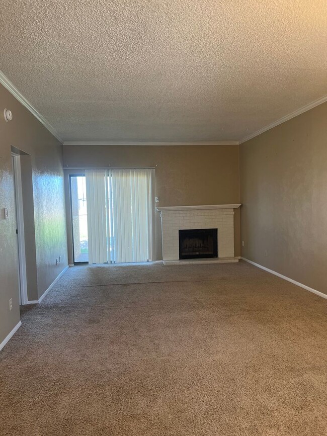 Building Photo - 1028 Mockingbird Ln