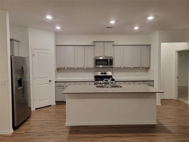 Building Photo - 266 Silver Glen Dr
