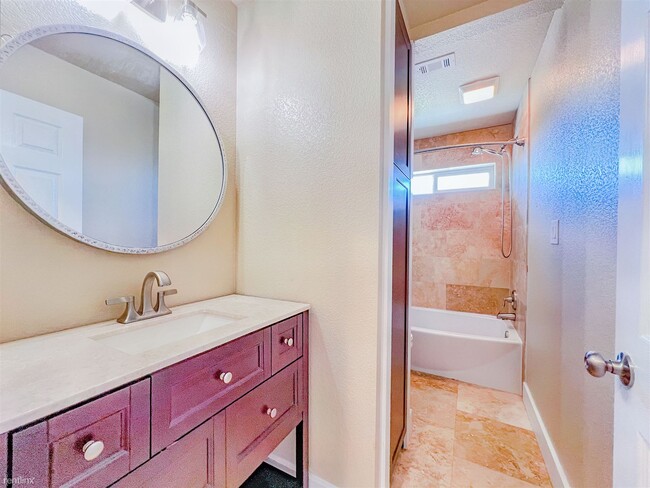 Building Photo - 5 br, 3 bath House - 112 Ridge Harbor Dr