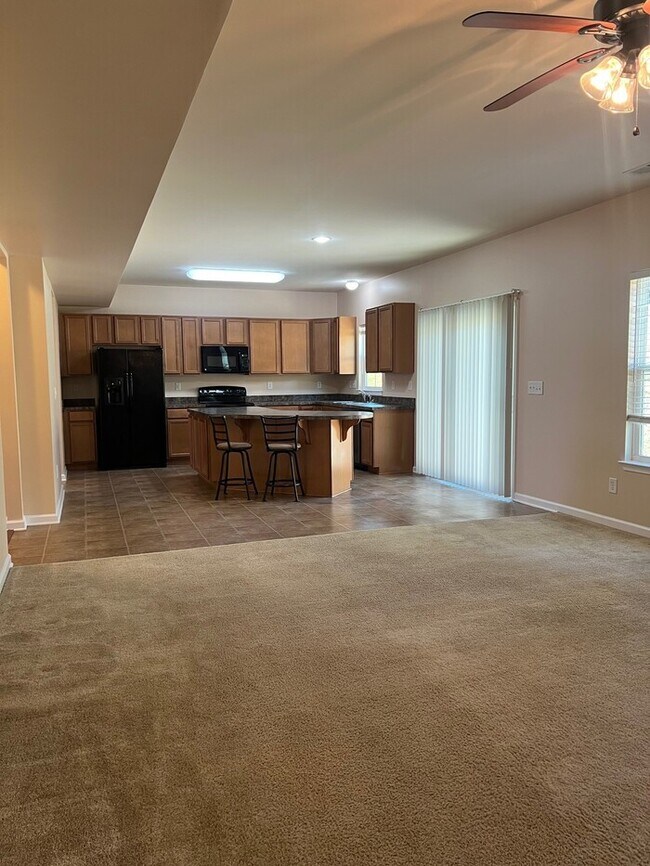 Building Photo - Coming Soon – Available November 1st! Spacious 4-Bedroom Home