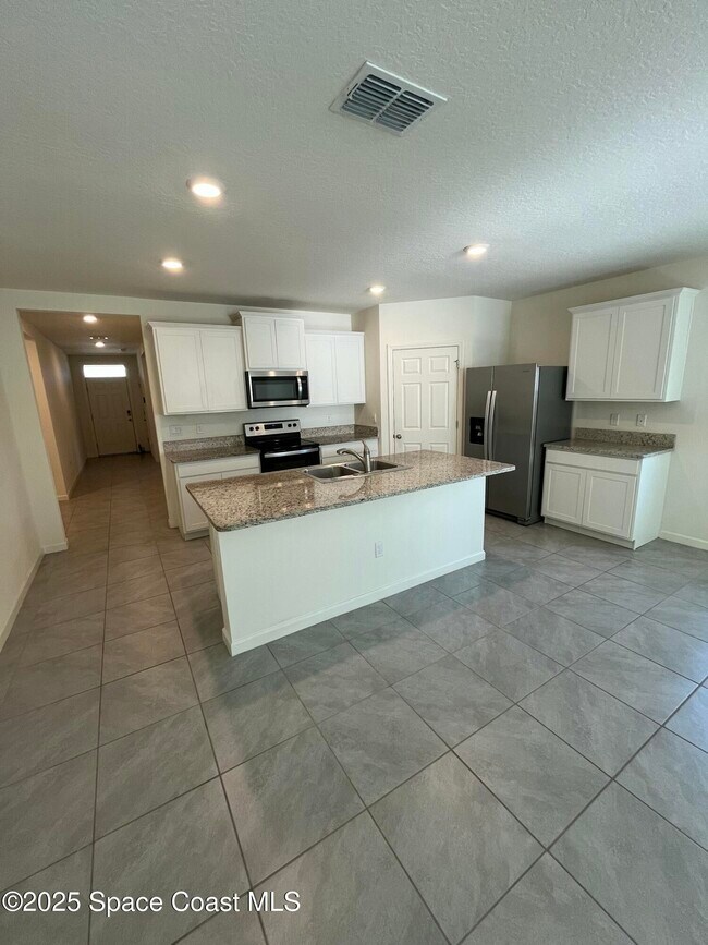 Building Photo - 7459 Tourmaline Dr