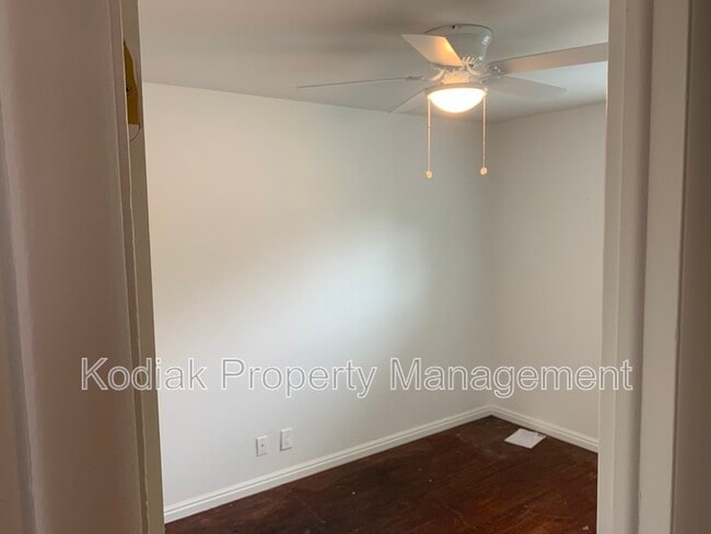 Building Photo - 3739 3325 W