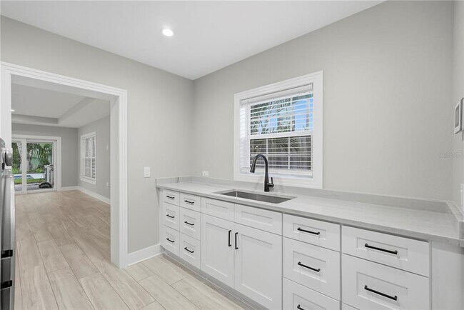 Building Photo - 845 Snell Isle Blvd NE