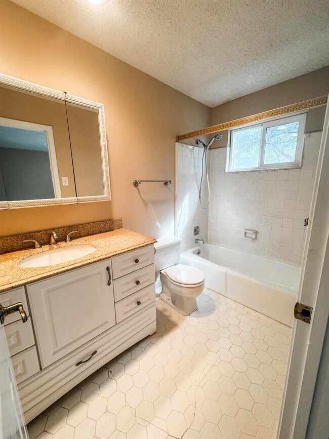 Building Photo - 1062 Fredericksburg Cove