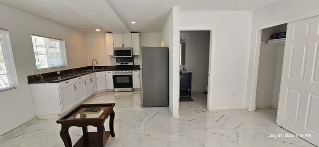 Building Photo - Centrally Located Brand New Studio ADU wit...