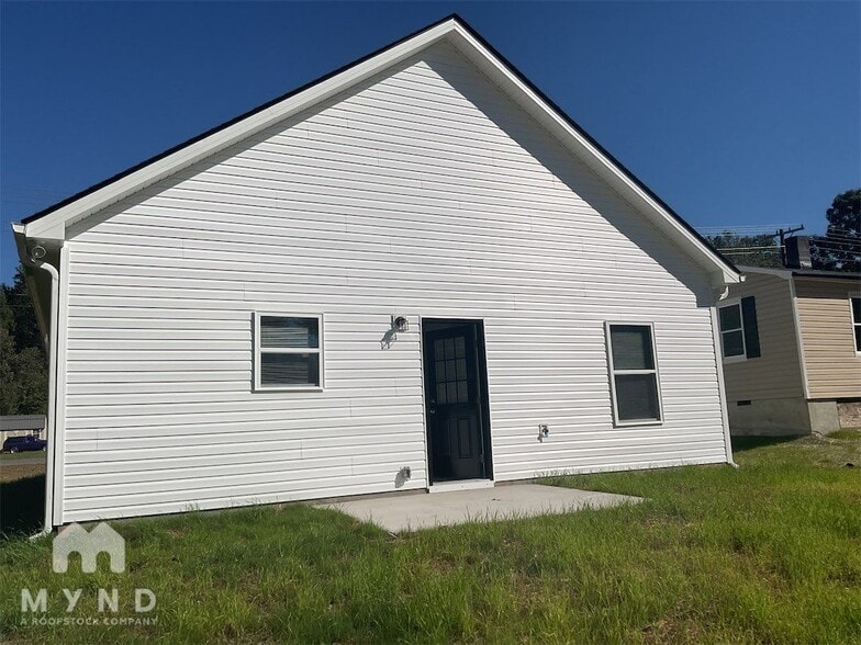 Building Photo - 220 E Boston Ave