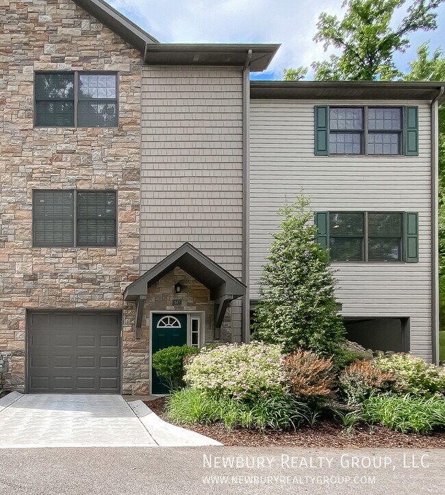 Building Photo - 147 Banksville Pl