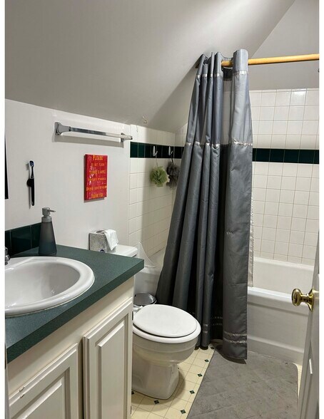 Building Photo - 601 Mathews St