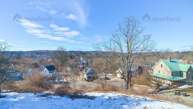 Building Photo - 11 Pleasant St