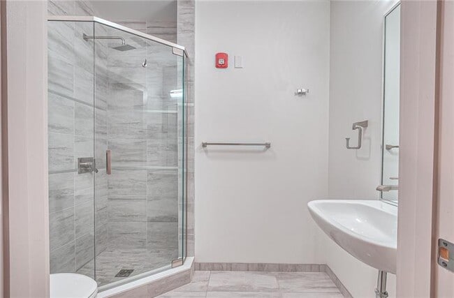 Building Photo - 957 Liberty Ave