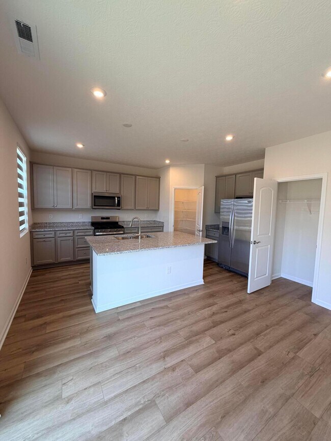 Building Photo - 1315 Red Tail Pl